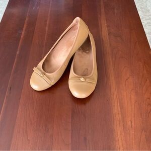 Vionic “Amorie” Women's Tan Ballet Flats. 39/8.5. Pristine condition!